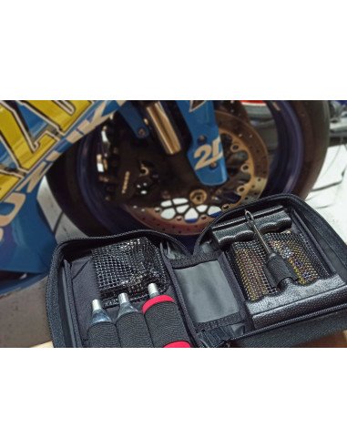 Acquista Kit di strumenti per la riparazione di pneumatici per auto con  strisce di gomma Set di tappi per foratura pneumatici tubeless per  motociclette